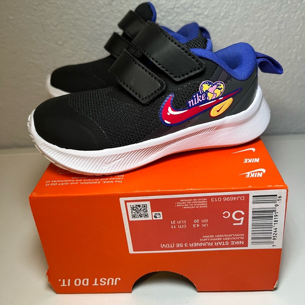 Nike Star Runners- NEW IN BOX 5C